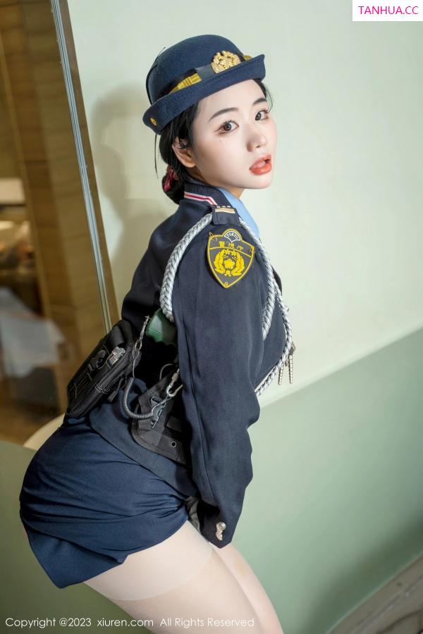   [XiuRen]高清写真图 2023.03.30 No.6497 汐汐爱吃草莓 制服美臀第30张图片